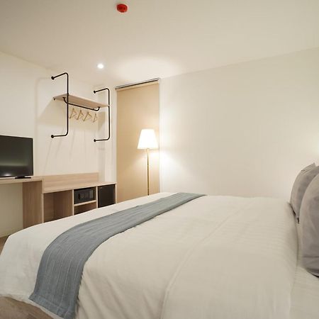 E11 Hotel - Bts Punnawithi กรุงเทพมหานคร ภายนอก รูปภาพ